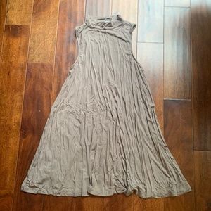 sleeveless shift dress (M)